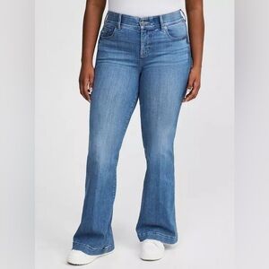 Torrid Bombshell Flare Premium Stretch Jeans, Medium Wash, Women's 26 Short